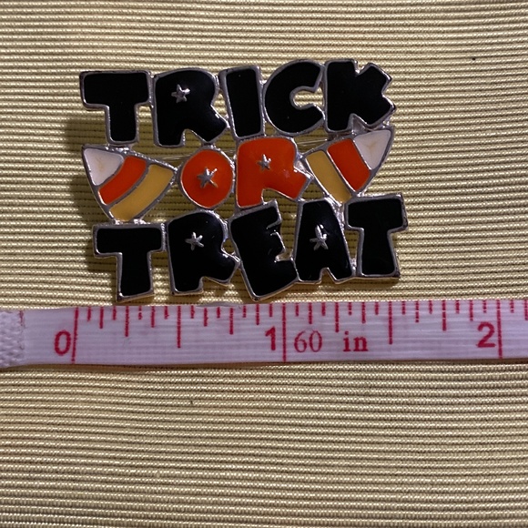 TRICK OR TREAT Halloween Brooch - Picture 2 of 3